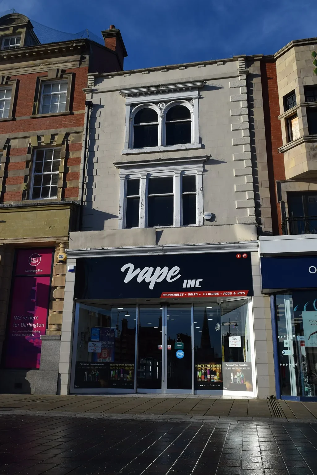 Nicotine Salts Explained: Why Modern Vapes Feel So Easy to Keep Using A vape shop front on a UK high street with devices displayed in the window